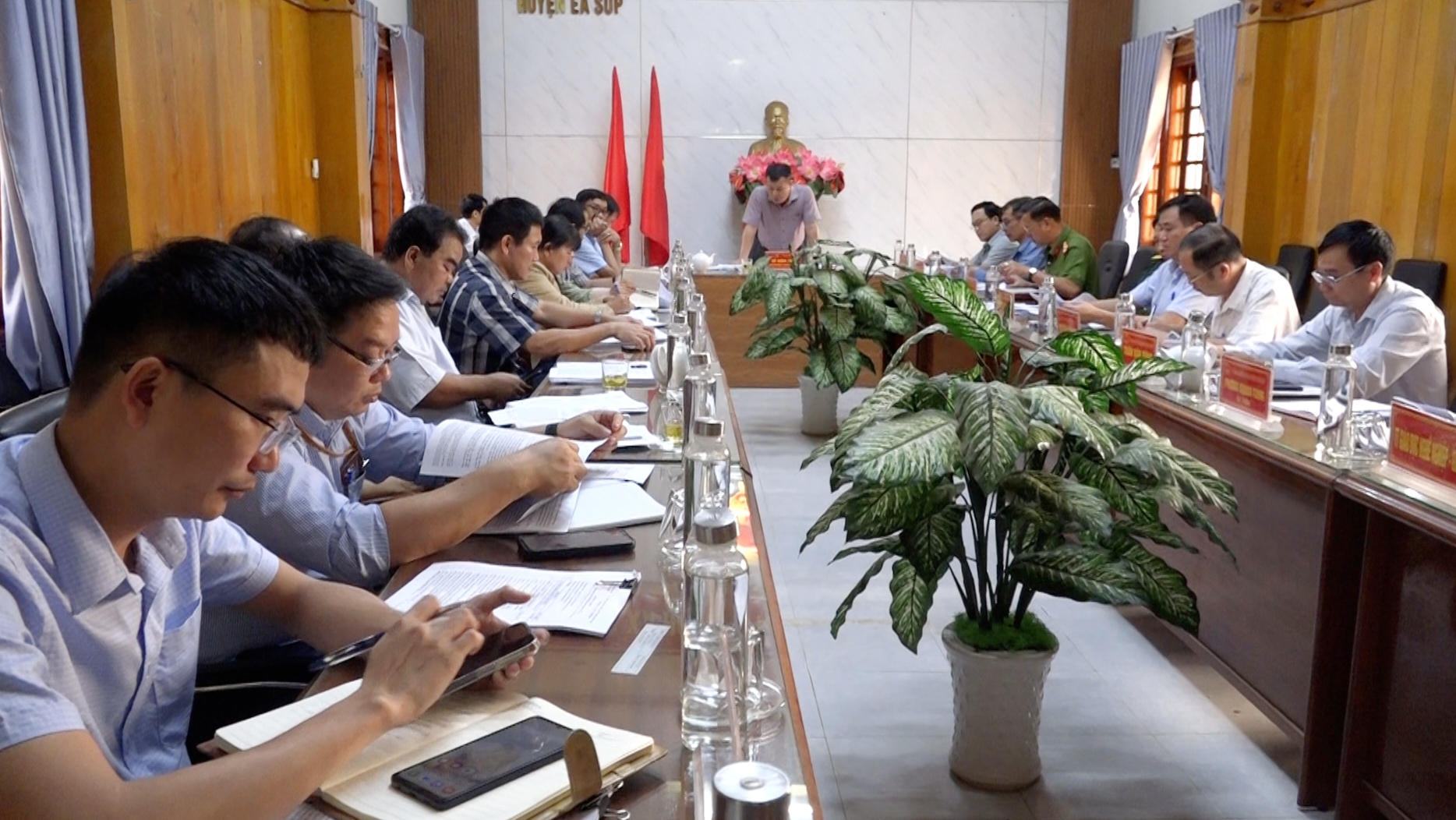 Phiên họp thành viên UBND huyện khóa XI, nhiệm kỳ 2021-2026